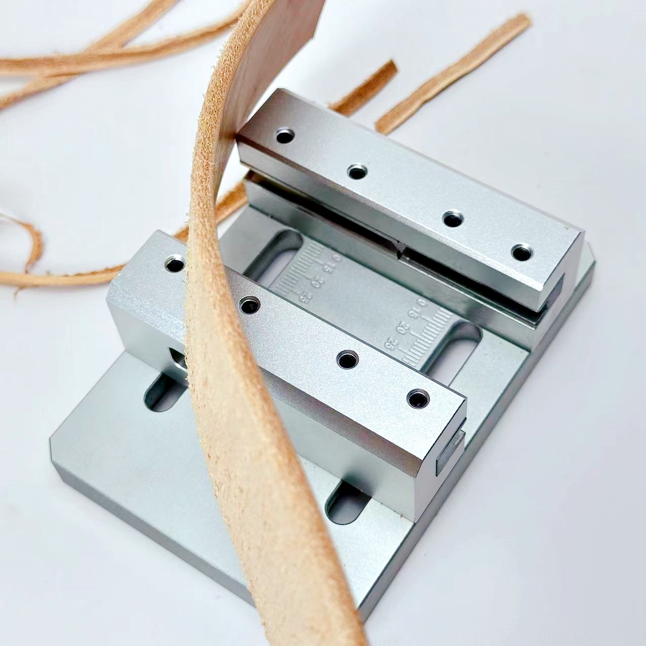 Riemrandafwerkmachine, halfron - Craft Tools recensie en prijs